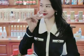 娱乐吃瓜酱驻马店17岁,娱乐吃瓜酱带你揭秘她的成长之路