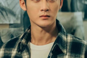 娱乐圈吃瓜元素表檀健次,娱乐圈吃瓜达人，揭秘明星幕后故事