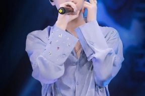 娱乐圈吃瓜爆料严浩翔,严浩翔蓝发造型引发热议，偶像产业生存法则再升级