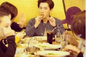 娱乐圈前排吃瓜的是谁啊,娱乐圈前排吃瓜达人揭秘