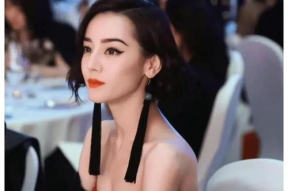 女主在娱乐圈里吃瓜,女主的吃瓜日常