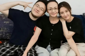 娱乐八卦姐妹吃瓜视频,姐妹吃瓜视频，带你领略八卦风云