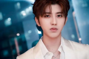 吃瓜娱乐八卦蔡徐坤图片,娱乐圈顶流明星的隐私危机与舆论漩涡