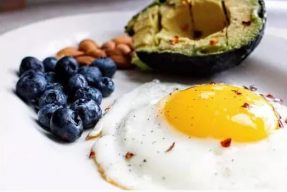 娱乐圈吃瓜酱荷包蛋,荷包蛋的吃瓜日记